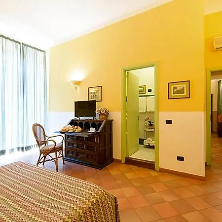 Mergellina 3* Neapol
