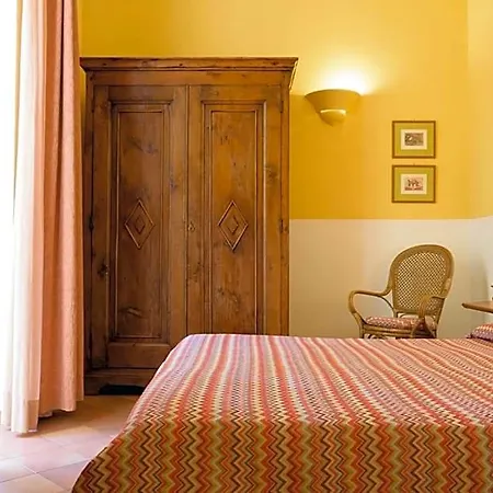 Mergellina 3*